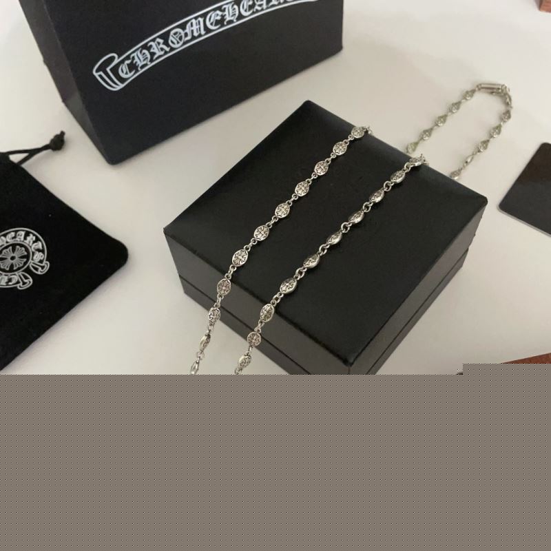Ch**me He**ts necklaces
